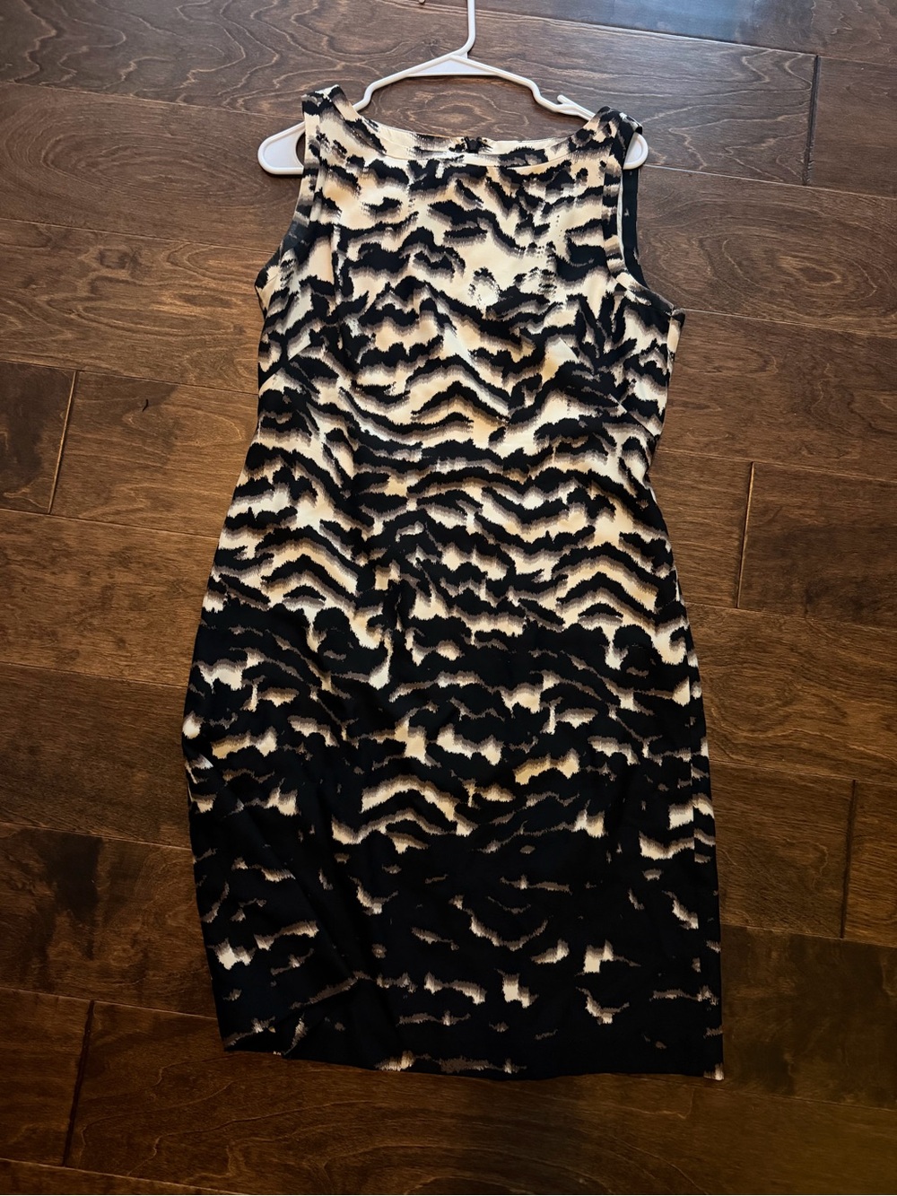 Banana Republic Black and Cream Sleeveless Midi Sheath Dress